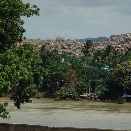 Shambhu Guest House Hampi Esterno foto