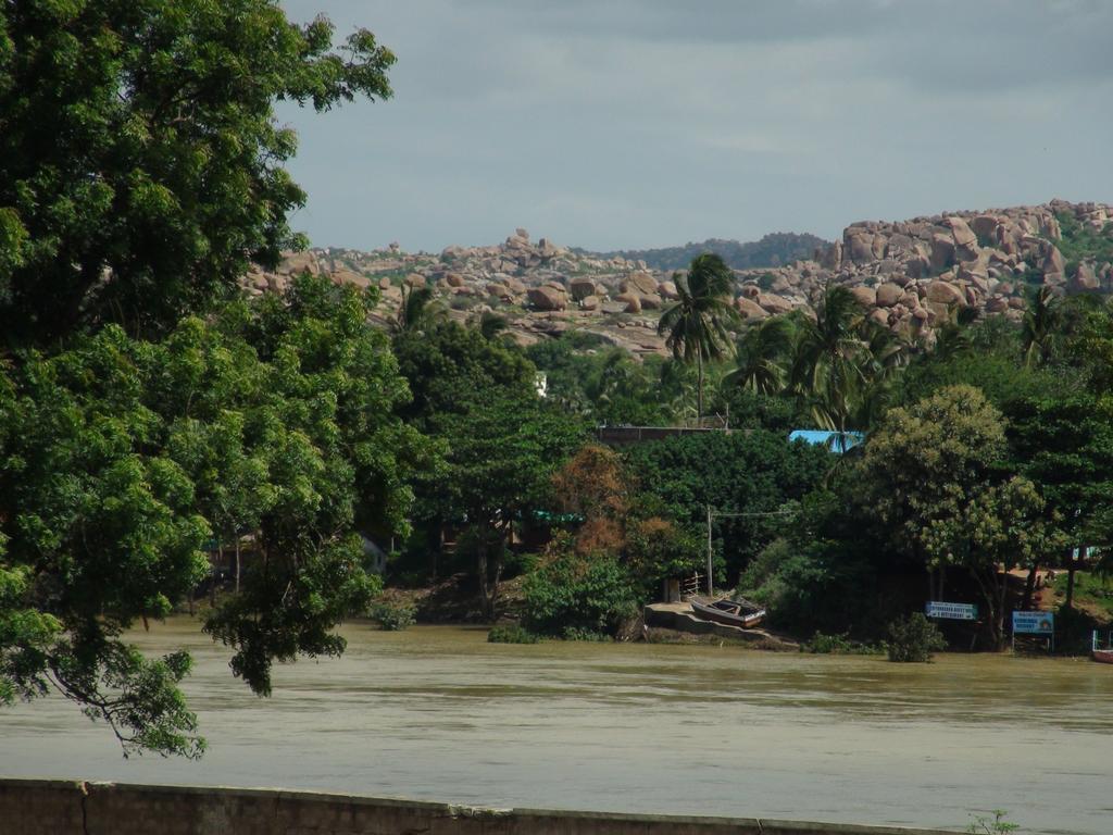 Shambhu Guest House Hampi Esterno foto